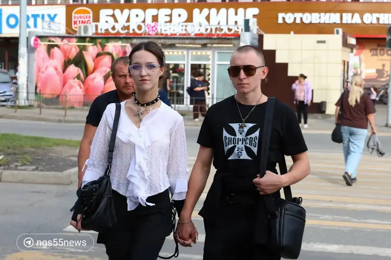 Фоторепортаж по району Нефтяники демонстрирует разнообразие образов и характер города.