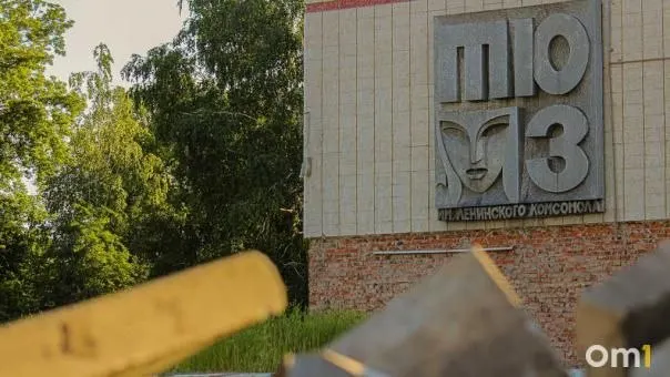 Билеты на премьеру саунд-драмы в обновлённом Театре юного зрителя раскуплены; повторный показ — 23 сентября. Спектакль лауреат премии «Золотая маска» этого лета.