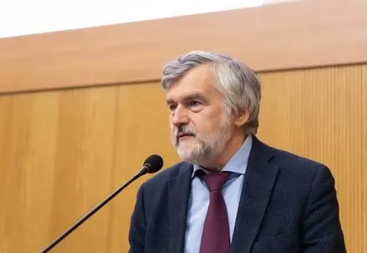 Андрей Клепач уволен после майского выступления о технологическом и экономическом отставании страны; он возглавлял экономический блок ВЭБа 12 лет, ранее работал в Минэкономразвития.