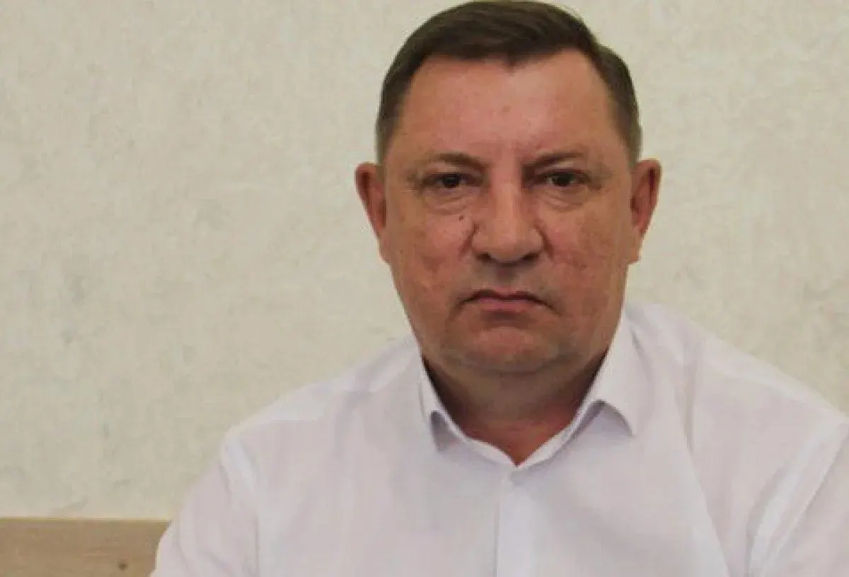 Суд вынес приговор экс-руководителю за мошенничество и злоупотребление полномочиями; обвинение связано с фиктивным трудоустройством сотрудников школ ради заработной платы и педстажа.
