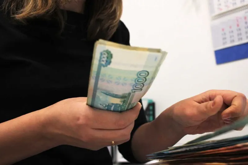 Прокуратура региона сообщает тревожную статистику по мошенничеству с применением IT‑технологий: за год зафиксировано 2377 случаев, общий ущерб — свыше 790 млн рублей.