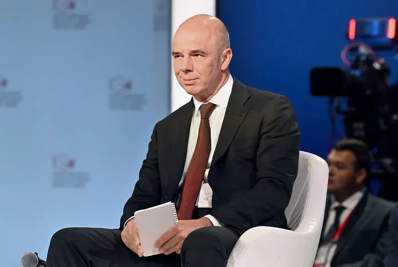 Глава Минфина заявил, что бюджет полностью обеспечен ресурсами, а обязательства будут выполнены в полном объёме; на начало 2026 года дефицит составил около 6,46 трлн рублей (примерно 2,8% ВВП).