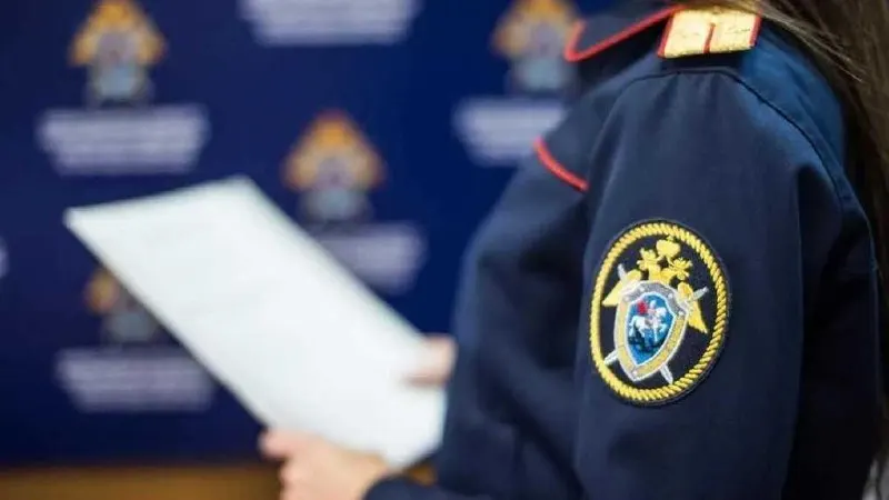 Следствие возбудило уголовное дело о незаконном получении и передаче банковской тайны; обвиняемый может получить до пяти лет лишения свободы.
