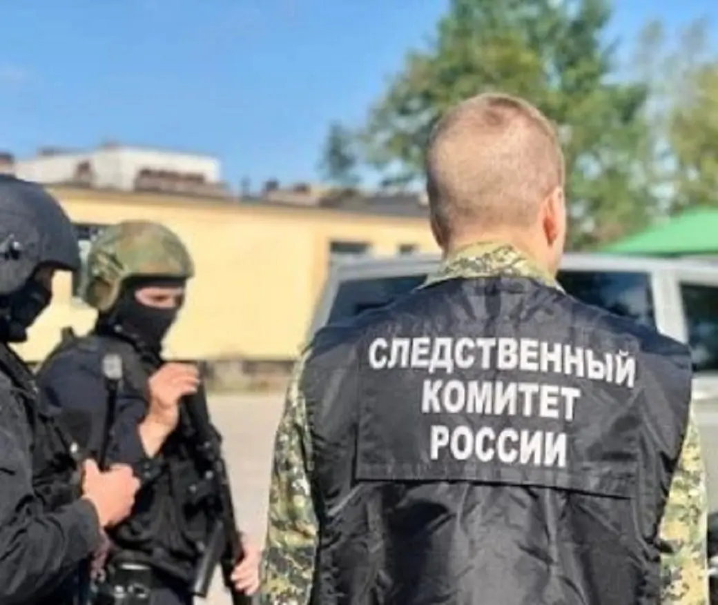 45-летний житель Омской области признан виновным в обучении терроризму и участии в террористической организации. Суд вынес 17-летний срок лишения свободы; следствие установило передачу сведений об административных объектах, военной инфраструктуре и планах выезда в Украину.