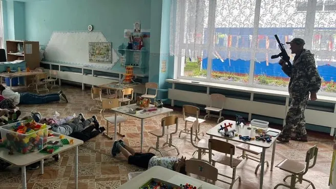 В детских садах и школах Омской области прошли антитеррористические учения 18–19 августа. В ходе мероприятий отработали действия персонала и безопасность воспитанников.