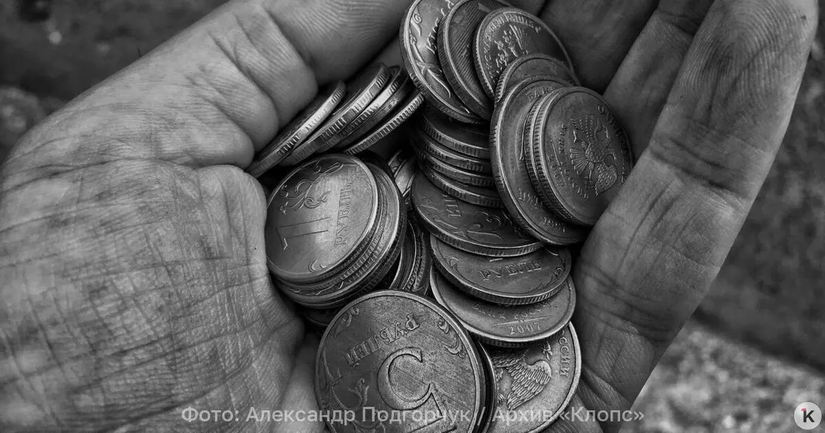 Средняя пенсия работающих пенсионеров в России составляет примерно 24,9 тыс. рублей в месяц; к 1 июля 2026 года средняя пенсия по старости достигла 27 224 рубля, а в 2025 году — 25 098 рублей.
