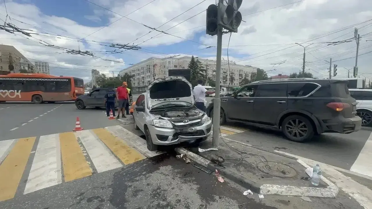 Прокуратура взяла на контроль ход проверки тяжести вреда здоровью по делу о ДТП на Ленинградской площади; по итогам проверки будет решаться вопрос о возбуждении уголовного дела.