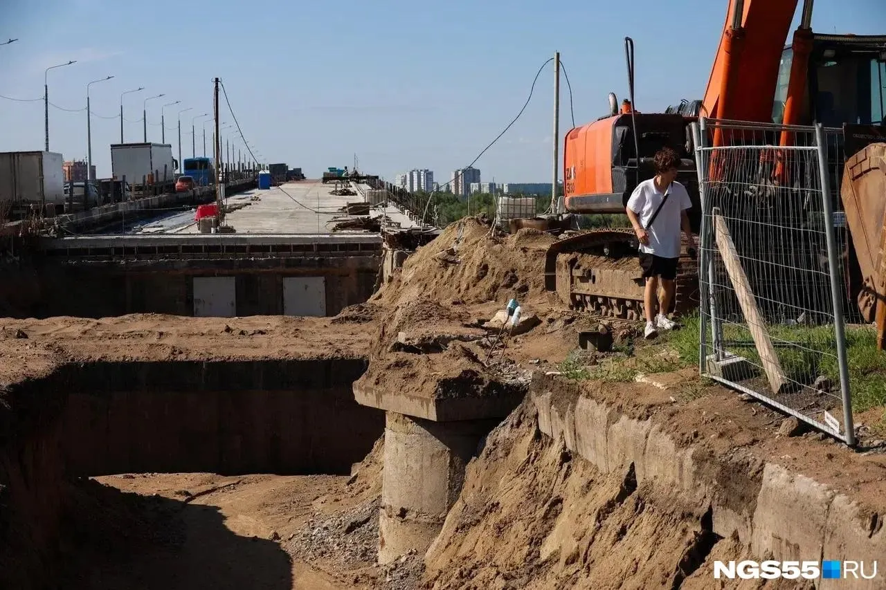 Дата движения по мосту назначена на 29 октября. Работы продолжаются: усиливается ремонт опор, деформационных швов и окраска металлоконструкций.