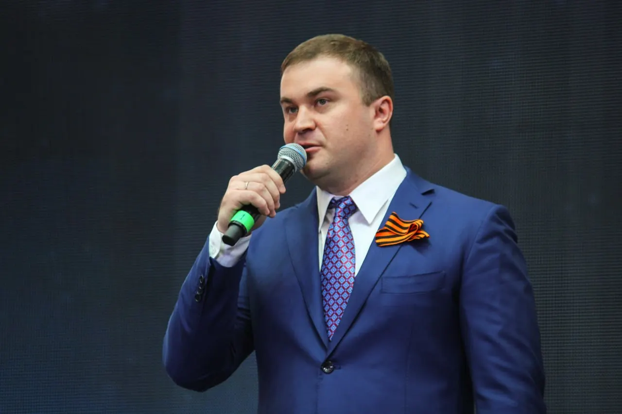 Губернатор поблагодарил строителей Омска за их труд и вклад в развитие города.