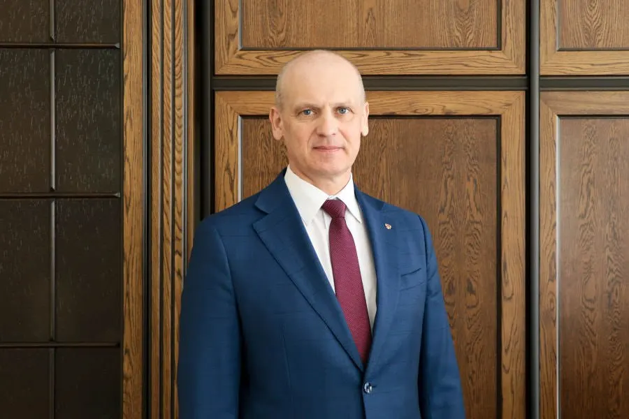 Ректор Омского политехнического университета получил штраф за незаконное увольнение главного бухгалтера; суд признал приказ незаконным и отметил повторную попытку увольнения в прошлом году.
