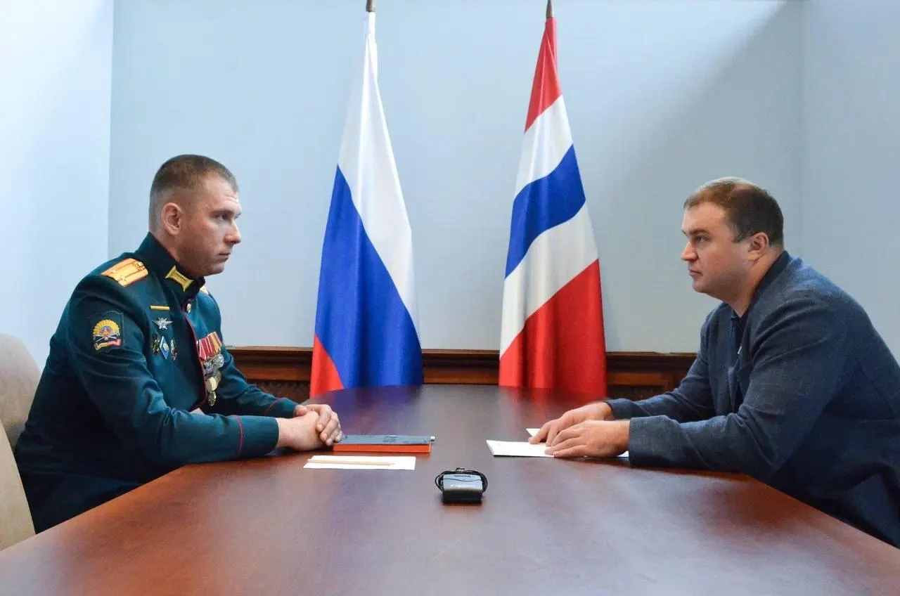 Кирилл Лесков, принявший участие в боевых действиях на Украине, занял должность советника при ректорате Омского государственного технического университета; ранее прошёл обучение по федеральной программе «Время героев».
