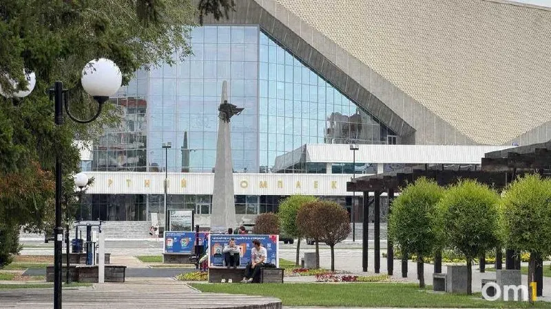 Клуб принял решение не проводить матчи Кубка Блинова в обновлённой арене. По словам гендиректора Германа Чистякова, смена площадки создала бы логистические сложности, а соперники не согласились менять условия.