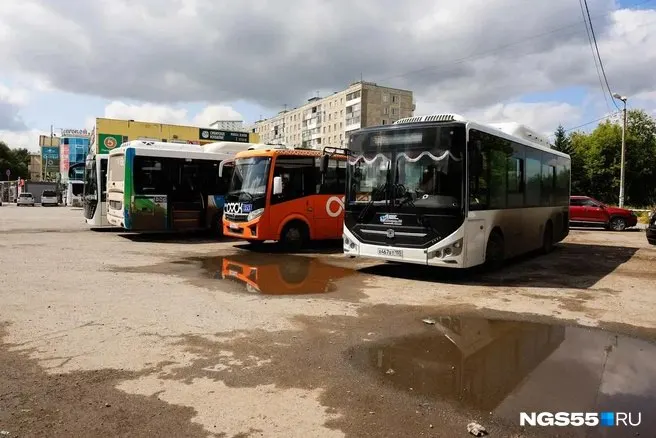 Из федерального бюджета Омску выделят 229,4 млн рублей на закупку 35 автобусов; новые автобусы прибудут к 15 декабря, старые отправят на списание.