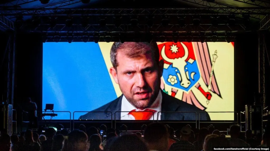 По данным утечки, платежная фирма A7 через сеть подставных компаний провела миллиарды долларов, обходя санкции против России; часть операций предположительно связана с поставками военного назначения, охватив банки в Гонконге, ОАЭ и других юрисдикциях.