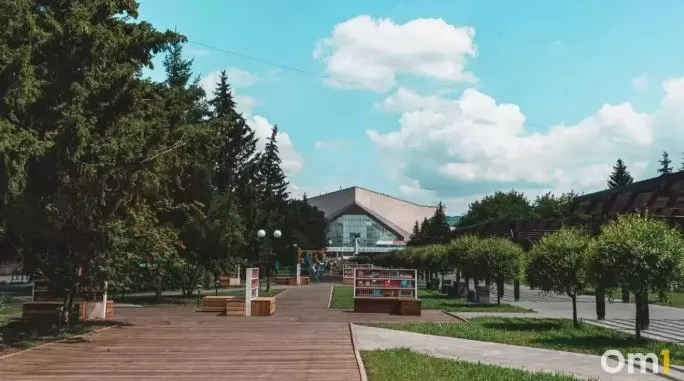 Городские власти представили четыре инициативы по благоустройству дворов и общественных пространств в центре Омска.