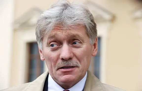 Песков назвал санкции недружественными и предупредил, что дополнительные ограничения могут затруднить дипломатическое урегулирование конфликта на Украине.