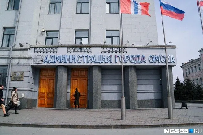 Проект изменений в Устав города наделяет губернатора полномочиями по назначению врио мэра и описывает порядок замещения должности на случай отсутствия руководителя.