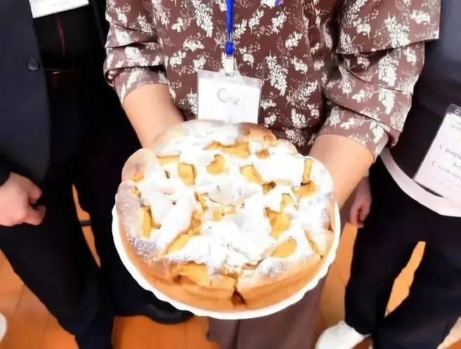 Председатель УИК Светлана Большакова печёт меренговый рулет и яблочную шарлотку к выборам, превращая гражданский долг в праздник.