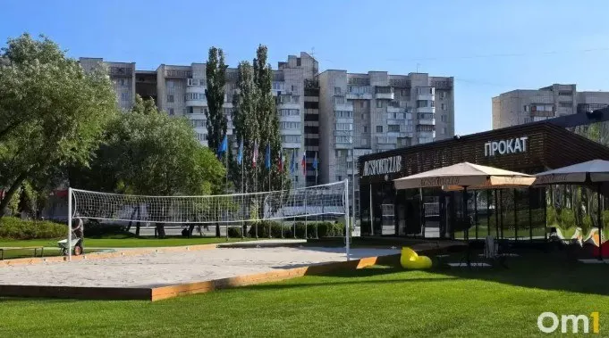 В Омске организуют открытую трансляцию выездной встречи хоккейных клубов «Авангард» и «Трактор» на большом экране в амфитеатре «Сердце Омска» у СКК имени Блинова. Начало — 17:00 по омскому времени.