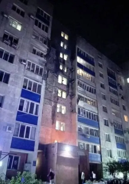 За ночь уничтожено 516 беспилотников; в порту Усть-Луга зафиксированы повреждения и пожар, погибших нет.