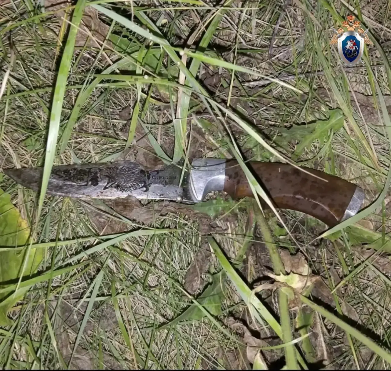 В Омске возле магазина нашли тело 37-летнего омчанина; позже стало известно, что его застрелил 36-летний знакомый. Расследование продолжается.