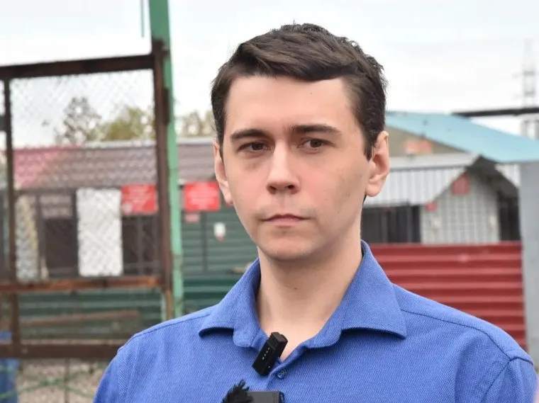 Назначен новый руководитель омского муниципального приюта для животных; приют планирует расширение территории и увеличение числа вольеров.