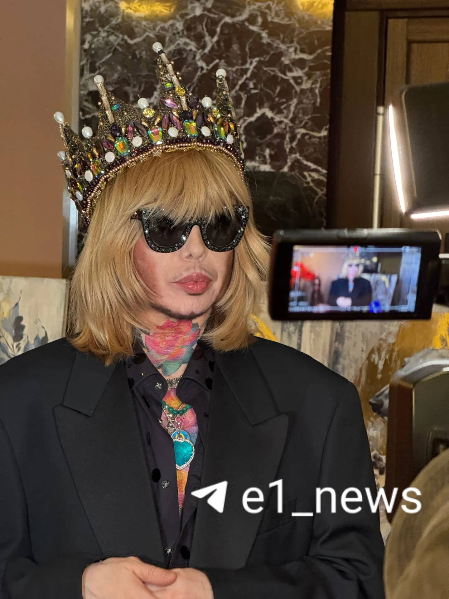 Всероссийский фестиваль моды в Уральском культурном центре собрал отечественных дизайнеров и более 350 участников; хедлайнером стал Сергей Зверев.