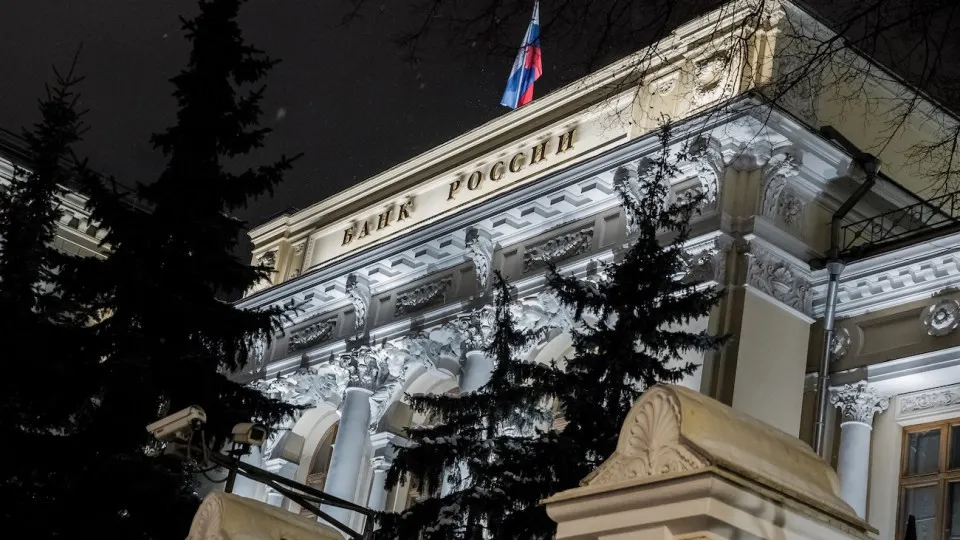 ЦБ России расширил сервис уведомлений о контролирующих лицах: теперь можно сообщать о лицах, фактически управляющих финансовыми организациями, даже если они не занимают официальных должностей.