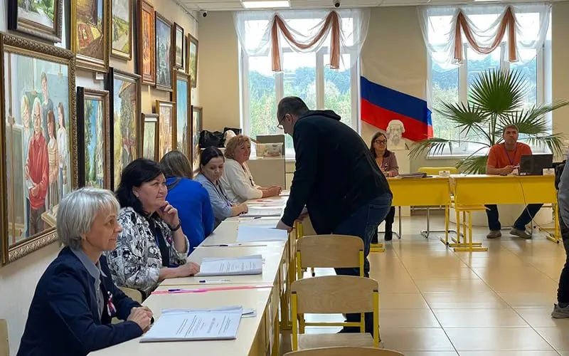 По данным Центризбиркома, средняя явка по стране превысила 44%, тогда как в большинстве регионов Сибири она держалась ниже 30%.