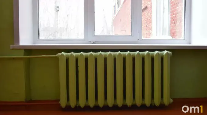 В Омске начался поэтапный запуск отопления в жилом фонде: тепло приходит в квартиры постепенно по районам.