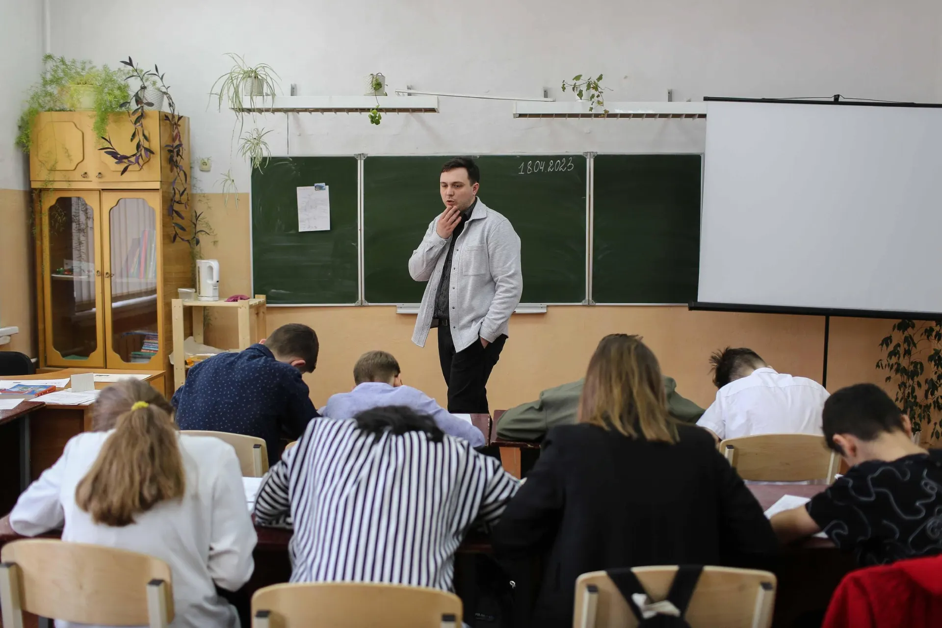 Минпросвещения добавило в расписание ещё один час истории; это изменение влияет на нагрузку учащихся по всей России.