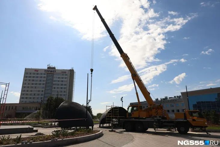 Стартовая цена контракта — 15,3 млн рублей; работы пройдут на участке от Ленина до площади Бухгольца, обновят бордюры и тротуары без укладки асфальта, завершение — 15 октября.
