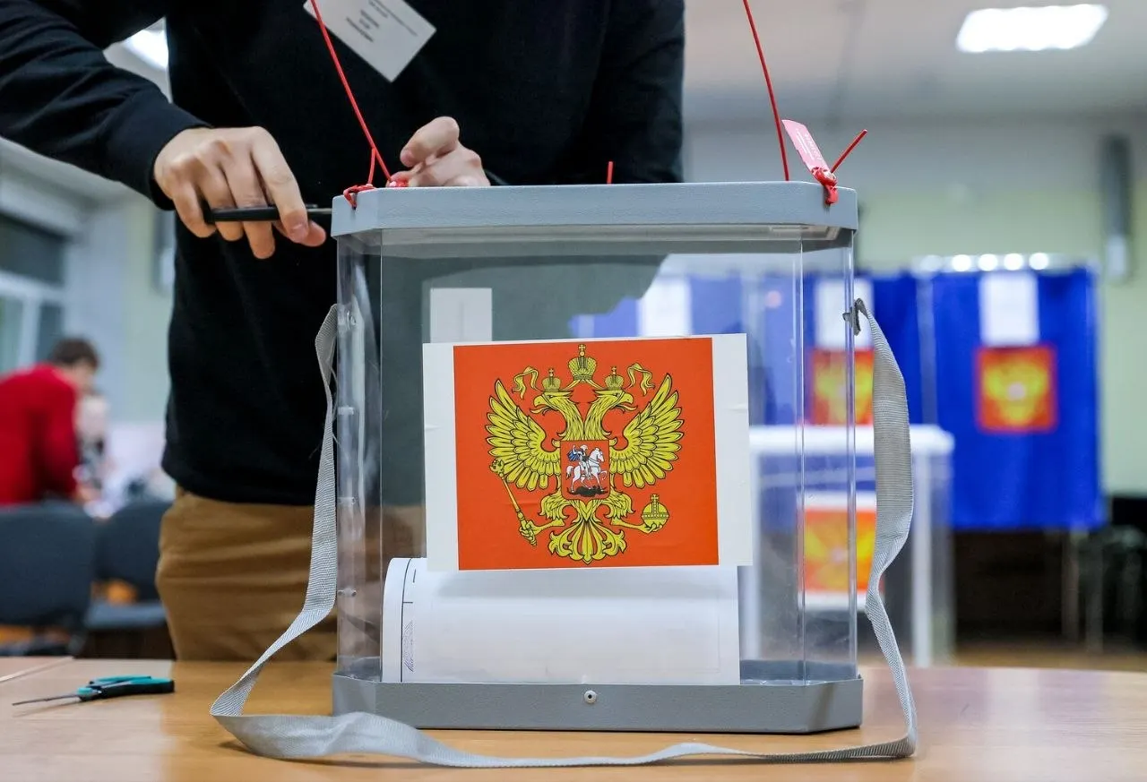 По данным опроса после второго дня выборов ЕДГ-2026, «Единая Россия» набирает 53,5%, за ней следуют КПРФ, ЛДПР и другие участники.
