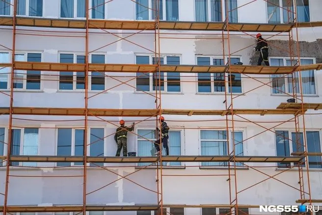 Следствие ведет расследование по факту гибели рабочего на омском строительном объекте, событие произошло 27 августа 2026 года.