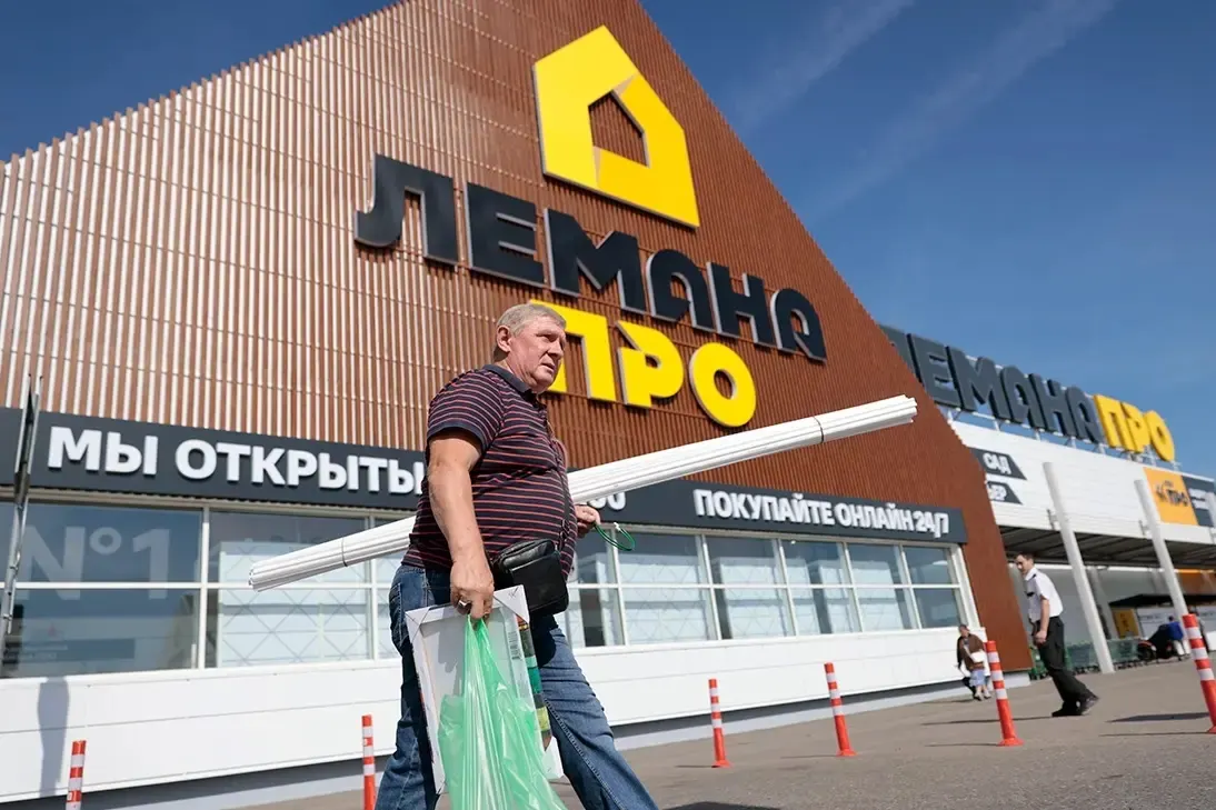 Реформатированное освещение событий вокруг назначения Дениса Исаева на должность руководителя российского подразделения Le Monlid и передачи активов FM Logistic под временное управление после ряда административных шагов.