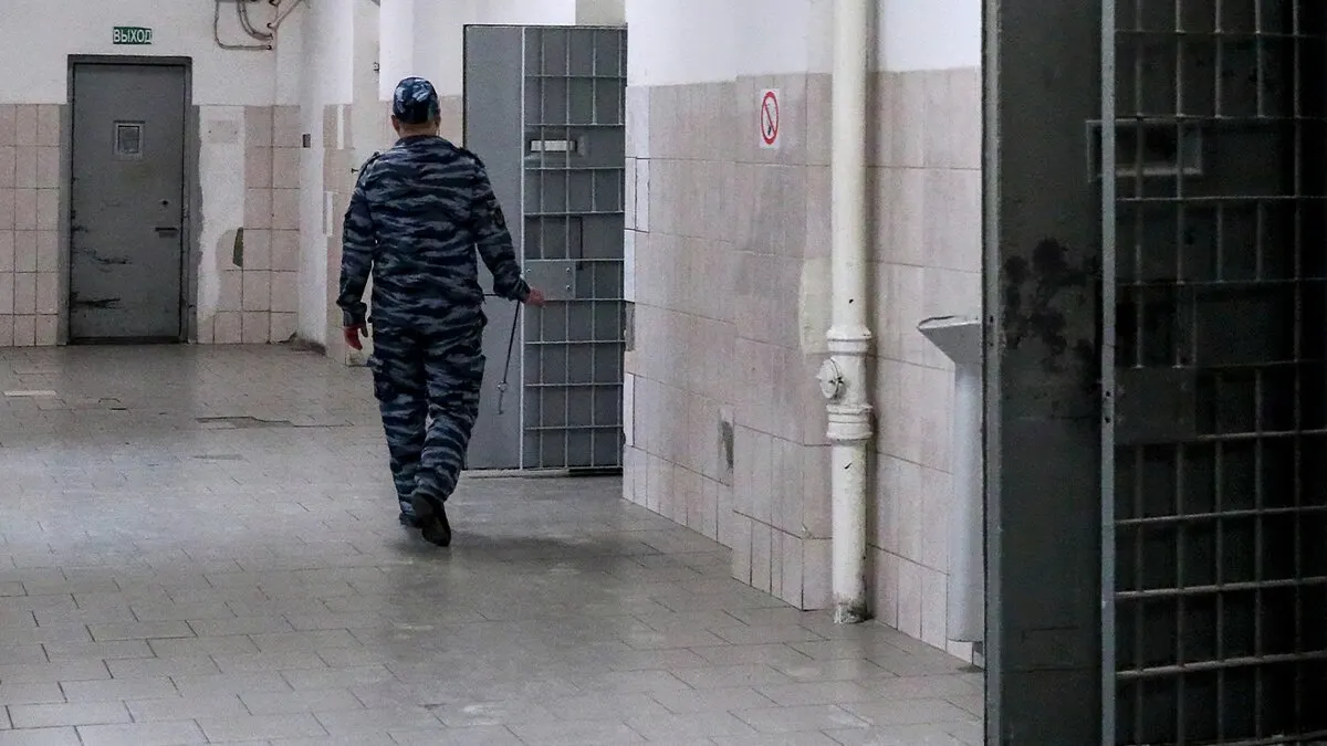По делу о подготовке атаки беспилотников задержаны двое граждан Азербайджана; они помещены под стражу по обвинению в участии в террористическом сообществе. Позже их данные попали в списки разыскиваемых Росфинмониторинга. Ранее сообщалось о задержаниях жителей Южного Кавказа с планами использовать беспилотники против ключевых объектов.
