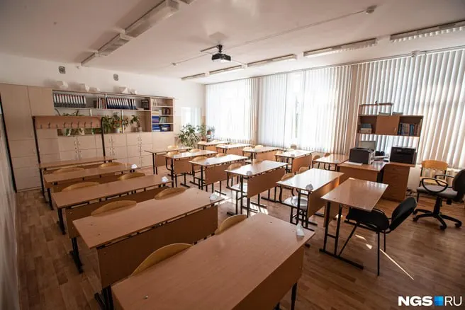 За два года в омских школах зафиксировано 18 обращений родителей по поводу поборов; в 2025 году — 11 случаев, в 2026 году — 7.
