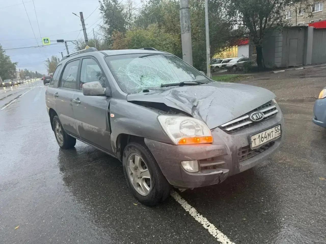 Утром на улице Нефтезаводской автомобиль Kia сбил пешехода на нерегулируемом переходе у дома №33. Мужчина погиб на месте. Полиция ведет проверку.