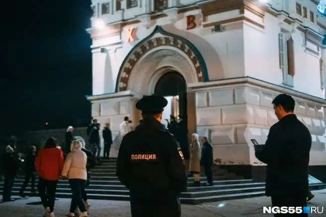В Называевском районе задержан подозреваемый; по делу возбуждено уголовное дело о покушении на жизнь сотрудника полиции. Также проводится проверка повреждения автомобиля.