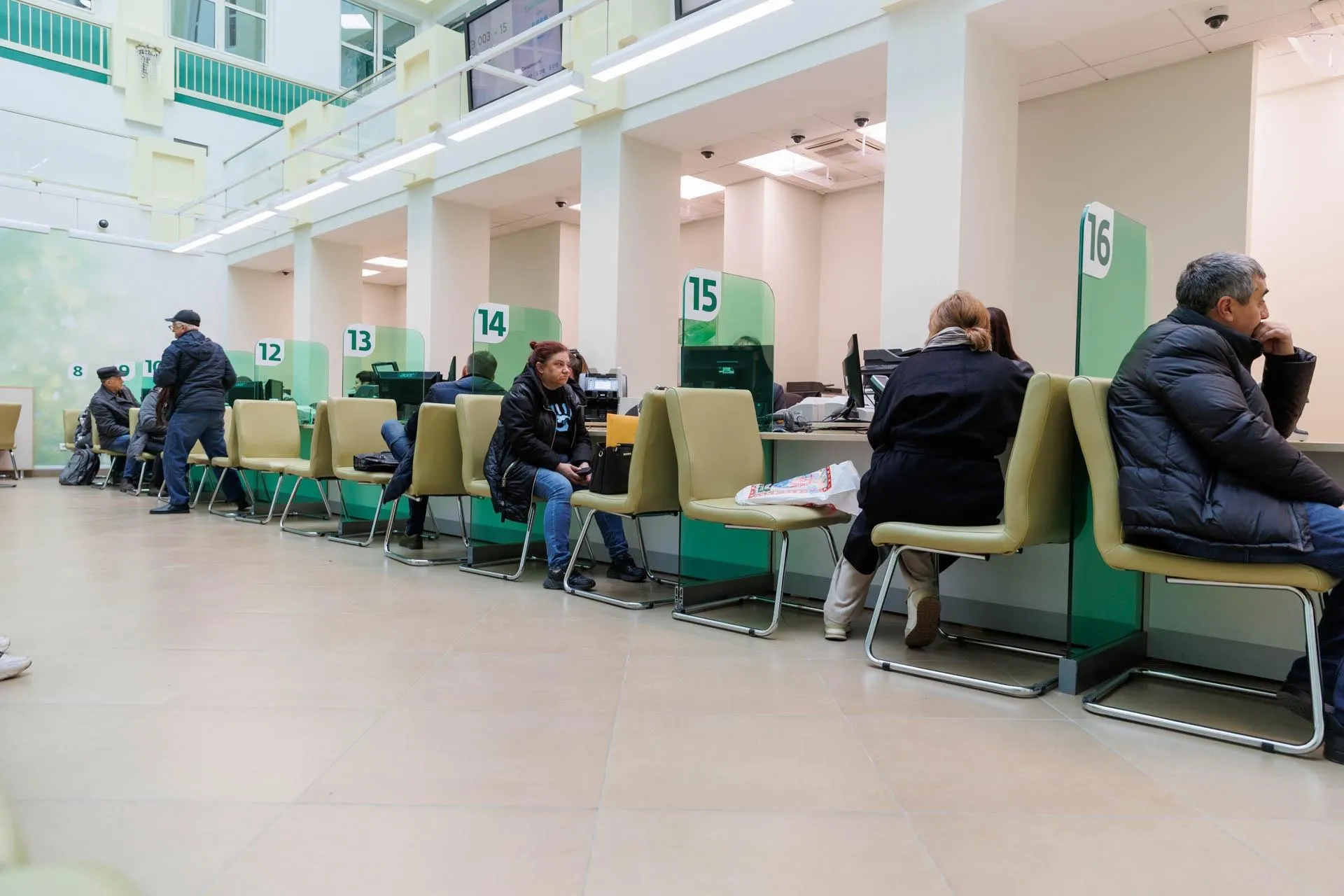 Эксперты обсуждают риск дефолта и возможные последствия для граждан.