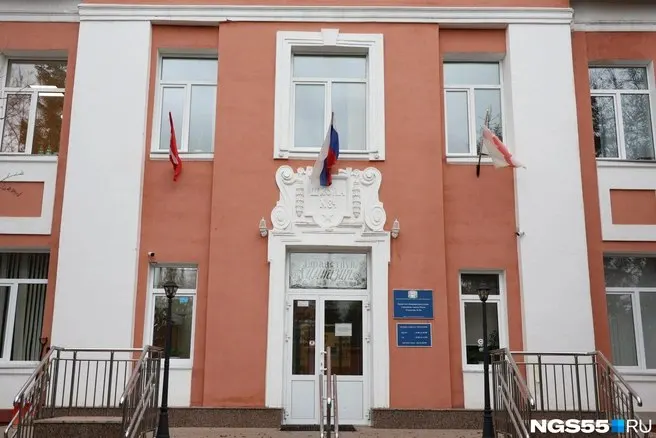 В регионе планируют ограничить торговлю табачной и никотинсодержащей продукцией вблизи учебных заведений — расстояние до школ будет 100 метров.