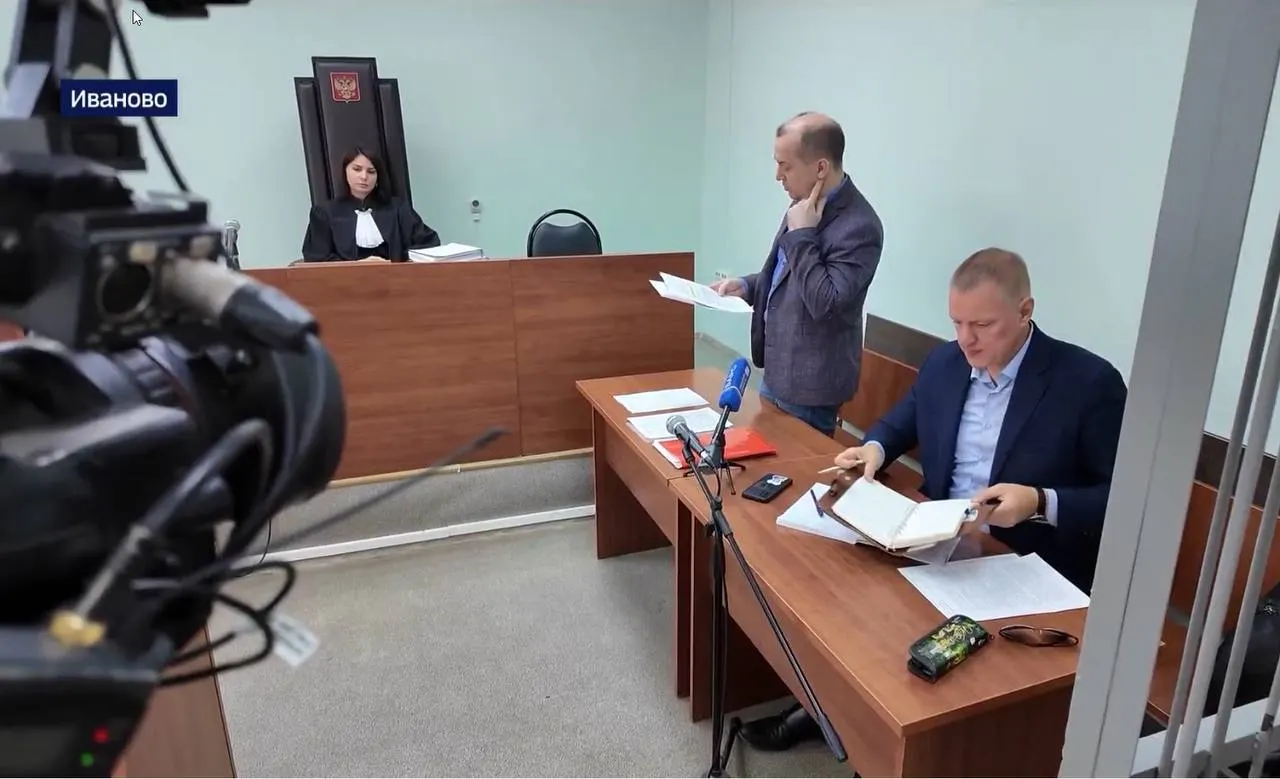 Глава Следственного комитета потребовал доклад по делу журналиста, возглавлявшего региональный телеканал; ранее в эфире обсуждалась попытка возбудить уголовное дело против сотрудников МВД и обвинения в отношении самого журналиста.