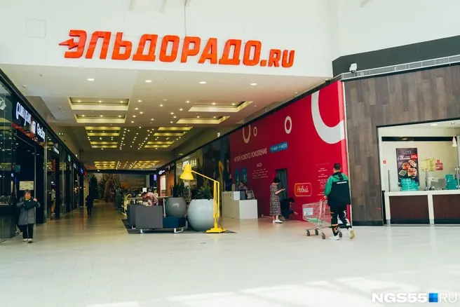В Омске закрываются точки Eldorado в рамках плановой оптимизации сети; в 2025 году холдинг завершил год с убытком, а к 2026 году запланировано развитие пунктов выдачи заказов и запуск маркетплейса.