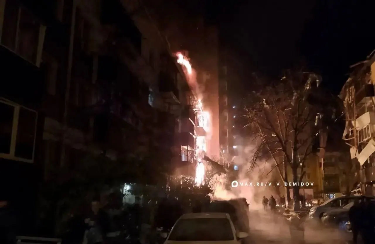 Ночные удары дронов зафиксированы по Белгородской и Воронежской областям; погиб один человек, есть пострадавшие.