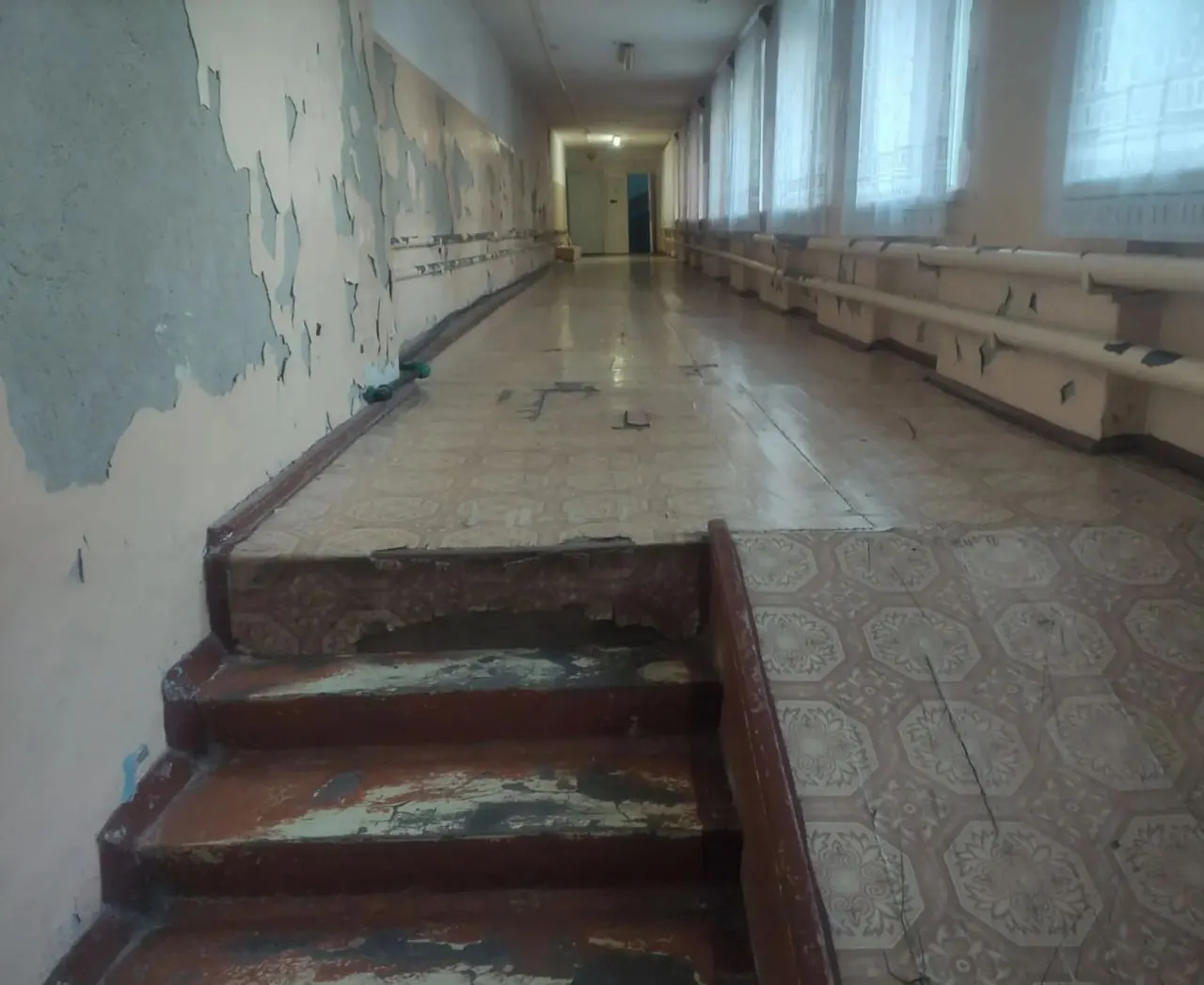 Сотрудники Марьяновской ЦРБ обратились в прокуратуру и Росздравнадзор, требуя прекратить запланированное на декабрь сокращение диспетчеров, опасаясь удлинения времени ожидания экстренной помощи.