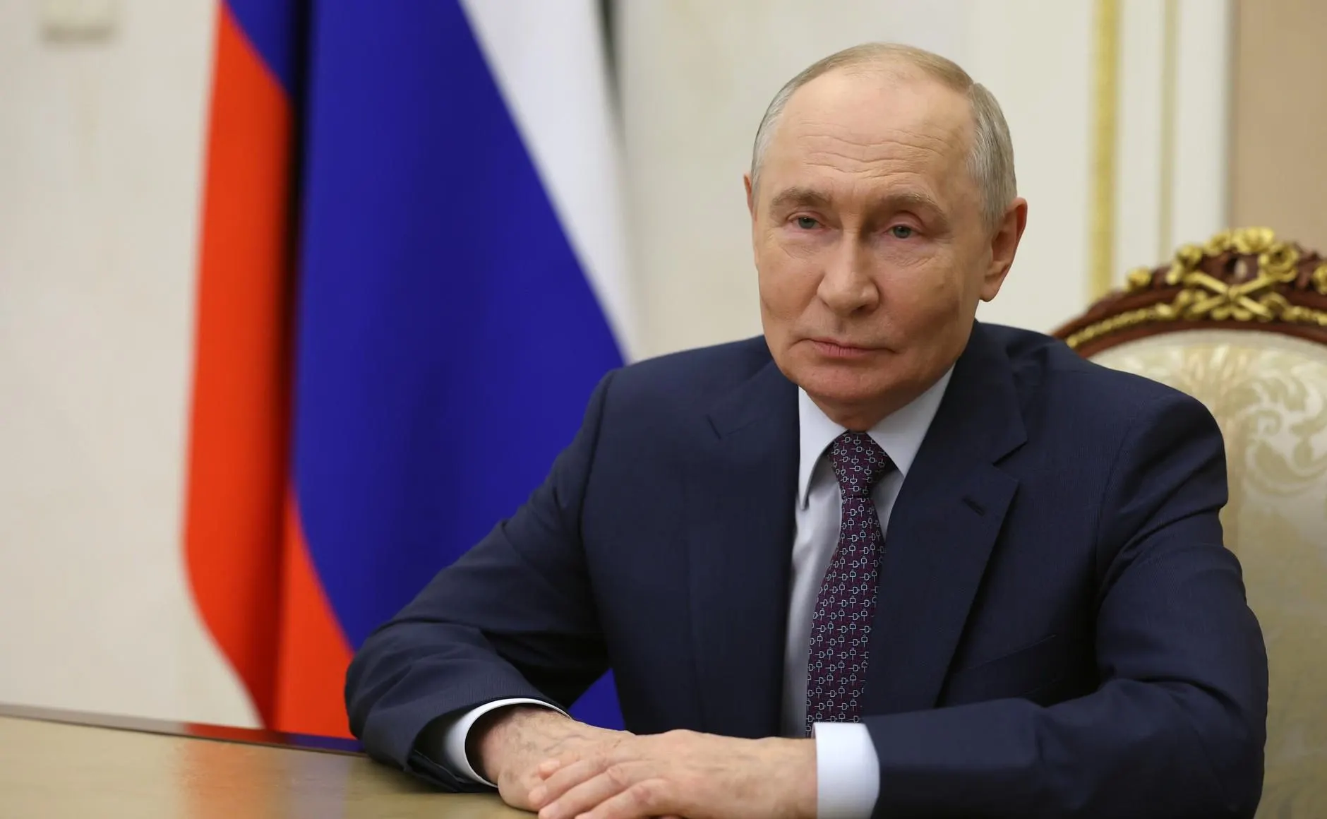 Президент поздравил педагогов страны и отметил важность их труда.