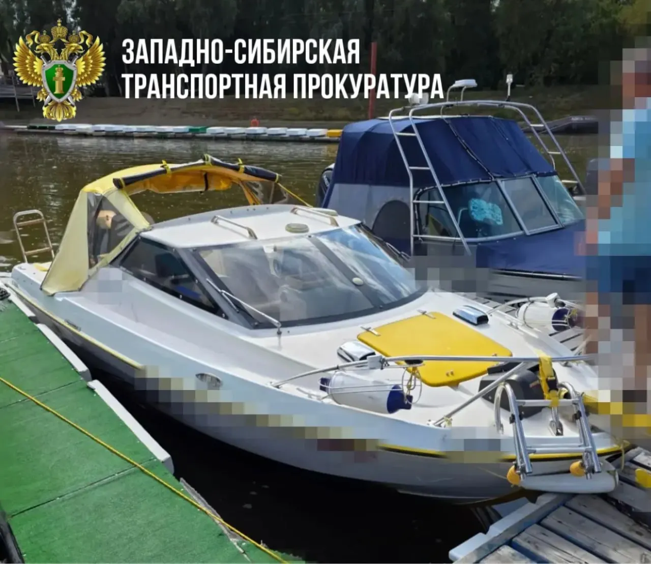 Предприниматель заплатил штраф за перевозку пассажиров на яхте по Иртышу без лицензии; маршрут проходил от затона до Ленинградского моста и обратно.