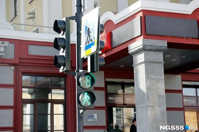 Конкурс по внедрению ITS временно остановлен после жалобы на нарушения требований контрактной системы; начальная стоимость контракта около 430 млн рублей. Планируется внедрить видеонаблюдение, распознавание ДТП и ЧС, обновление светофоров и интеграцию свыше 100 камер.