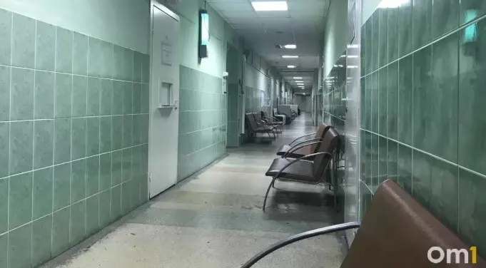 23-летний мужчина, спасаясь от пожара на стройке в Омске, выпрыгнул из горящего здания. После длительного лечения во Нижнем Новгороде он выписан из больницы.