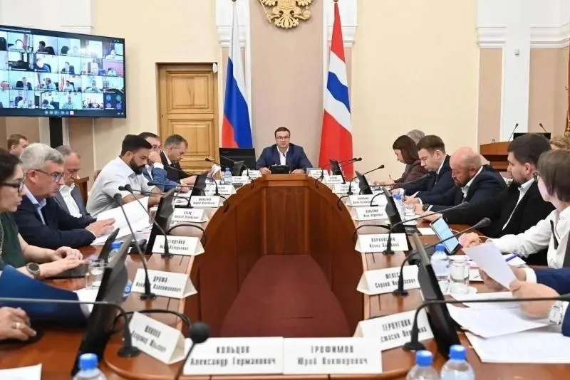 Законопроект предусматривает штрафы за неисполнение решений губернаторов и региональных оперштабов; документ вызывает озабоченность по риску произвольного правоприменения.